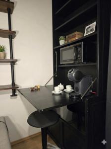 Pb55, Private Room with balcony Coffee& City Vibes