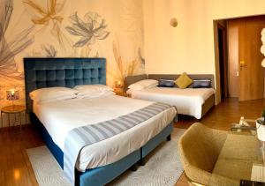 Bon Ton Design Rooms by DOT Suites