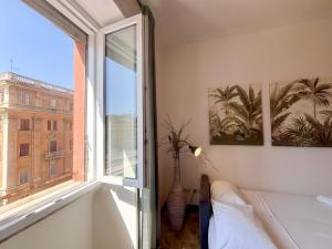 Stylish Roman Escape Near Colosseum & Metro