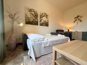 Stylish Roman Escape Near Colosseum & Metro