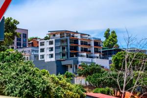 Spacious 3-Bedroom Apartment with Table Mountain Views I Ideal for Families & Groups