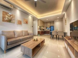 B2133A09 R&F Princess Cove 2BR Sea View JB Central