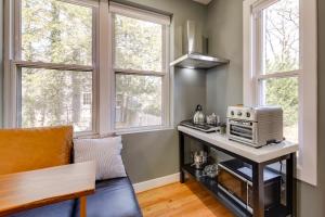 Commuters Dream! Cheverly Studio half Mi to Metro