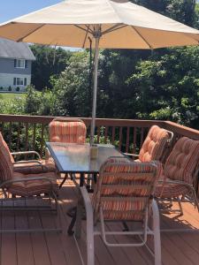 Spacious and Walk to the Beach with Central AC and Outdoor Shower