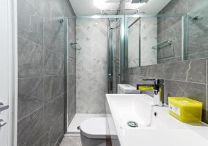 5 minutes to Baker Street tube- Basement floor