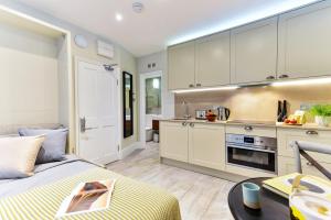 5 minutes to Baker Street tube- Basement floor