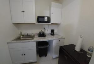 Apartment 5 minutes from PBI Airport!