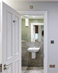 Marylebone microstudio-Ground floor-Shared kitchen