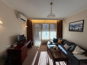 Downtown Apartment 300m to Gondola