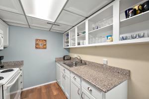 3 Bedroom Bluewater East Condo with Outdoor Pool!