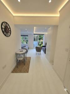 Bright Studio with Central Stay in London