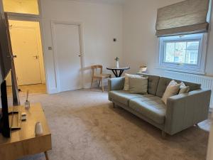 Spacious 1BR Apt near Bedford Stn & Town Centre