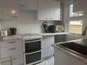 Spacious 1BR Apt near Bedford Stn & Town Centre