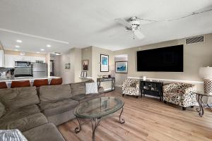 Beautiful 3 Bedroom Braemar Towers with Side Ocean Views