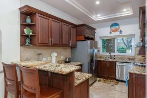 Matapalo 102-Luxury 2 Br Poolside Condo At Tamarindo