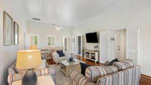 306 Charleston Roosevelt Retreat by AvantStay