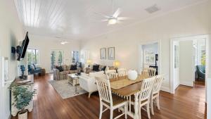 306 Charleston Roosevelt Retreat by AvantStay