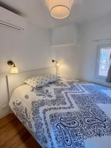 Antibes Old Town Rooftop Sea-View 1BR Apt with Terrace