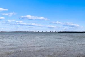 Waterfront Gem Less Than 1 Mi to Dtwn Cambridge!