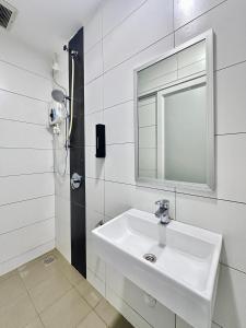 305 1B1B Nusa Bestari-Near Bkt Indah Riverview Inn