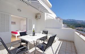 Stunning Apartment In Tucepi With Lake View