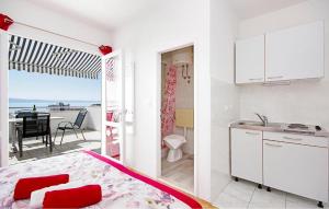 Stunning Apartment In Tucepi With Lake View