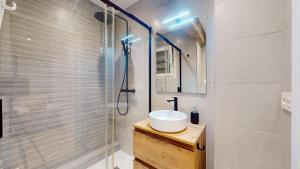 Modern apartment self check in bilbao center