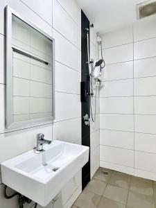 307 1B1B Nusa Bestari-Near Bkt Indah Riverview Inn