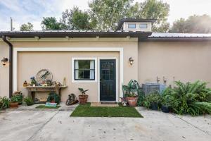 Canal-Front Retreat with Hot Tub and Dock in Tavares