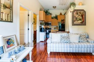 Canal-Front Retreat with Hot Tub and Dock in Tavares