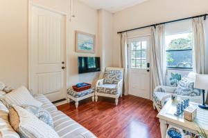 Canal-Front Retreat with Hot Tub and Dock in Tavares