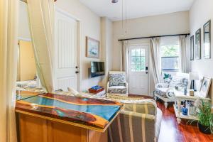 Canal-Front Retreat with Hot Tub and Dock in Tavares