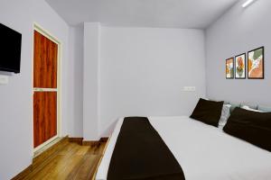 SPOT ON Stay In Banarasiya