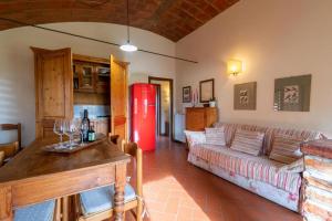 Villa In The Farmhouse With Pool In Tuscany