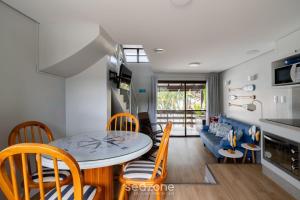 Apt 2Q c Acesso direto à Praia Floripa - CRVA0007