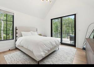 East Hamptons Modern 8 Bedroom New Construction