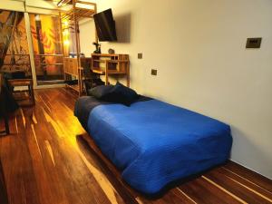 Studio steps from the beach & 5th Avenue