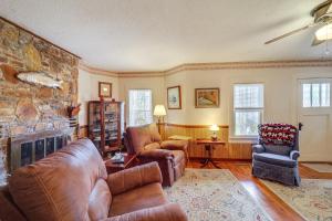 Fire Pit and Porch! Rustic Linville Falls Cottage