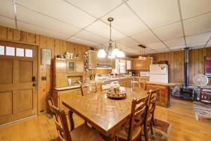 Fire Pit and Porch! Rustic Linville Falls Cottage