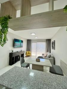 Hermoso departamento con balcón y vista al Lago