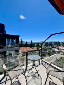 Hermoso departamento con balcón y vista al Lago