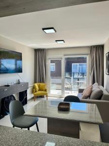 Hermoso departamento con balcón y vista al Lago