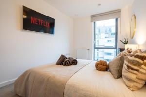 Central Wembley Stadium 1BR Flat - Sleeps 6 - Balcony