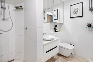 Manly Waterfront 2Bx 2Bath Alfresco dining Garage