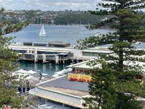 Manly Waterfront 2Bx 2Bath Alfresco dining Garage