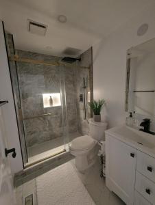 Private 2BR Main Floor Suite Near Border, Casino & UWwin Hospital