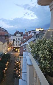 Terrace in Old Town - Castle & Cathedral View