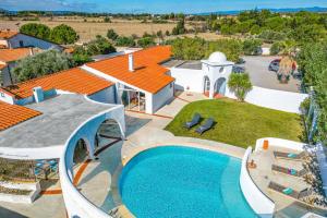 Villa Les Arches by Villa Plus