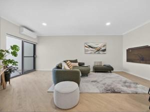 Apartment with Private Balcony & Parking in Perth CBD