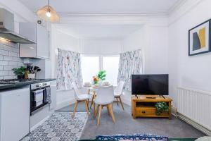Leamington Spas Gem - Free Parking, Netflix, Prime & Disney